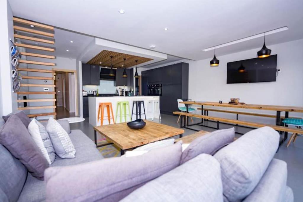 George24 - Spectacular, 5 Minutes To The Holiday home *